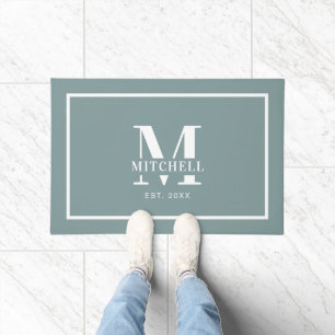 Elegan Mit Monogramm Sage Green Custom Familiennam Fußmatte