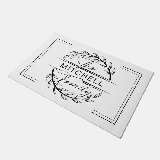 Elegan Mit Monogramm Schwarz-weißer Familienname Fußmatte (Schrägansicht)