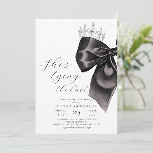 Elegance Black Bow Bridal Shower Einladung (Stehend Vorderseite)