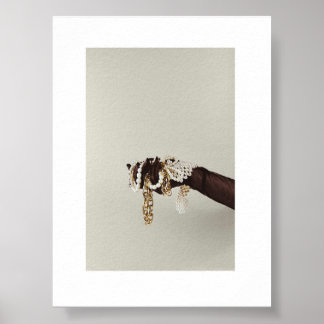 "Elegance in Hand" - Minimalistisches Schmuckposte Poster