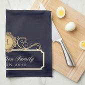 Eleganfamilie Wiedersehen Gold Monogram Navy Geschirrtuch (Viertel Falte)