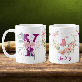 Eleganfarbene Blütenschmetterlingsmonogramm Y Kaffeetasse