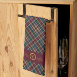 Elegangoldmonogramm Kariert - Cranberry Blue Aquam Geschirrtuch<br><div class="desc">Elegantes und dennoch rustikales kariertes Muster in tiefroter Cranberry,  dunkelgrün und dunkelmarineblau mit Goldfäden der Imitate. Gold Ton heilig und Beeren Motiv mit mittleren Doppelkreisen,  um Ihre Monogramm Initial. Ideal zum Geschenken für Ferien- und Winteranlässe.</div>
