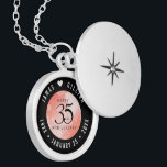 Elegant 35. Geburtstagsfeier der Korallen Medaillon<br><div class="desc">Gedenken Sie den 35. Hochzeitstag mit diesem eleganten Schloss! Elegante schwarze Serifen und serifenlose Schriftzeichen mit hexagonalen Konfetti auf korallenrosa Hintergrund fügen eine unvergessliche Touch für diesen besondere Anlass und außergewöhnlichen Meilenstein. Passen Sie sich mit den Namen des glücklichen Paares und den Terminen für ihr Korallenjubiläum an. Design © W.H....</div>
