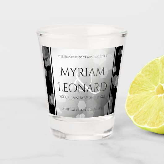 Elegant 70. Platinum Hochzeitstag Schnapsglas (Vorderseite)