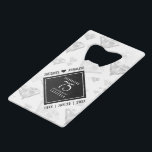 Elegant 75. Diamond Wedding Jubiläum Geldbeutel Flaschenöffner<br><div class="desc">Feiern Sie mit diesem stilvollen Flaschenöffner das 75. Diamantenjubiläum! Elegante Schwarz-Weiß-Schriften mit stilisierten Diamantenkonfetti auf weißem Hintergrund verleihen diesem besondere Anlass eine unvergessliche Touch und einen außergewöhnlichen Meilenstein. Passen Sie sich die Namen und Daten der Ehe an. Design © W.H. Sim,  Alle Rechte vorbehalten. Weitere Informationen unter zazzle.com/expressionsoccasions</div>