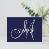 Elegant Affair Navy Blue Gray Initial Wedding RSVP Karte (Stehend Vorderseite)