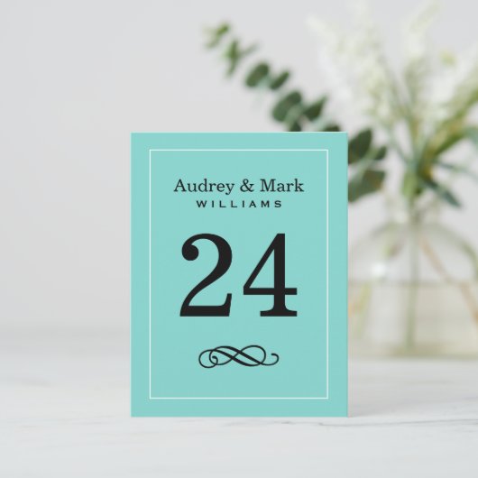 Elegant Aqua Blue Monogram Wedding Tischnummer (Stehend Vorderseite)