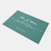 Elegant Aquamarin Mr. and Mrs. Name Script Wedding Fußmatte (Schrägansicht)