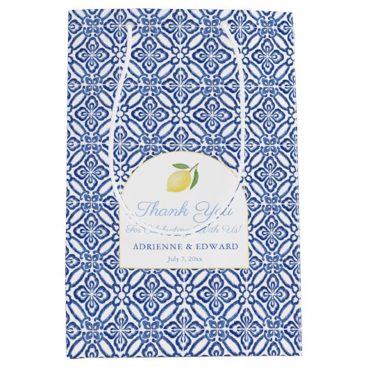 Elegant Arch Lemons Blue Tiles Wedding Willkommen Mittlere Geschenktüte (Vorderseite)