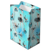 Elegant Ballerinas Wrapping Paper Mittlere Geschenktüte (Rückseite Schrägansicht)
