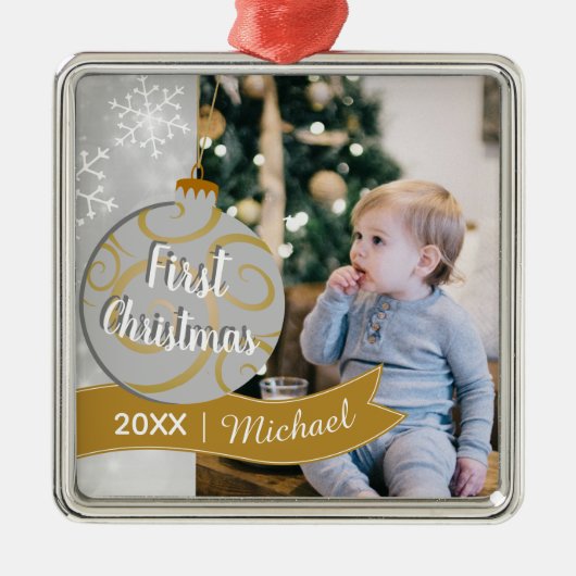 Elegant Bauble Baby's First Christmas Foto Ornament Aus Metall (Vorne)