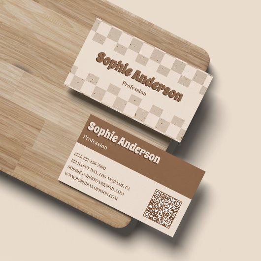 Elegant Beige & Brown Checkerboard with QR Code Visitenkarte