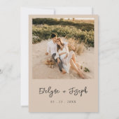 Elegant Beige Cream Minimalist Boho Photo Wedding Einladung (Rückseite)
