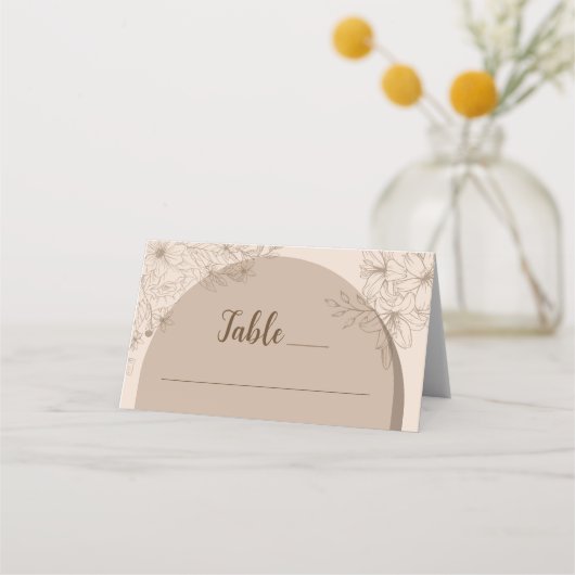 Elegant Beige Floral Wedding Platzkarte (Vorderseite)