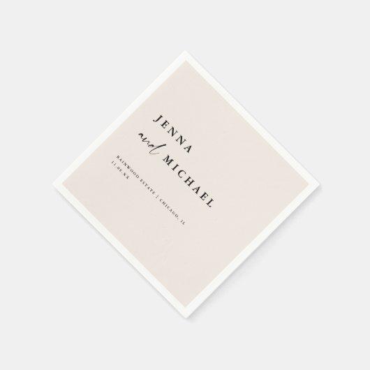 Elegant Beige Script Wedding Names Serviette (Ecke)