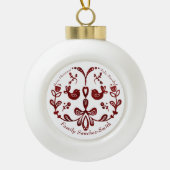 Elegant Bilingual Burgundy Birds Keramik Kugel-Ornament (Vorderseite)