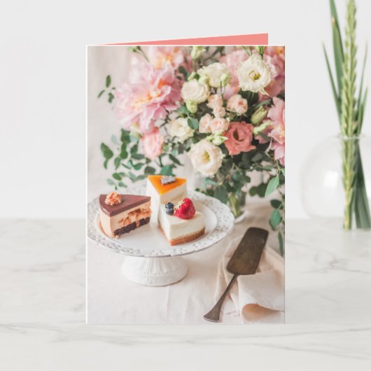 Elegant Birthday Cake und Floral Bouquet Karte (Vorderseite)