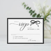 Elegant Black and White Bow Simple Modern Wedding RSVP Karte (Stehend Vorderseite)