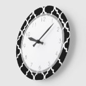 Elegant Black and White Quatrefoil Pattern Große Wanduhr (Winkel)