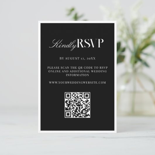 Elegant Black and White Wedding RSVP Karte (Stehend Vorderseite)
