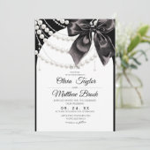 Elegant Black Bow Pearls Wedding Einladung (Stehend Vorderseite)