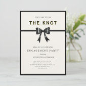 Elegant Black Bow Tying the knot Engagement Party Einladung (Stehend Vorderseite)
