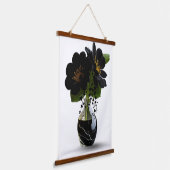 Elegant Black Floral Bouquet in Marble Vase. Wandteppich Mit Holzrahmen (Gewinkelt)
