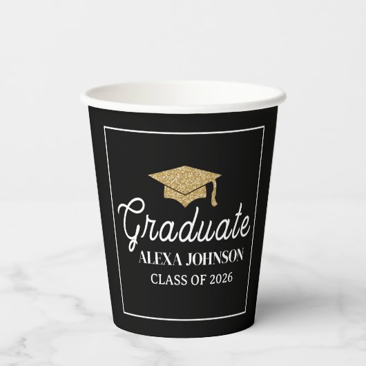 Elegant Black & Gold Class Of 2026 Graduation Pappbecher (Rückseite)
