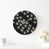 Elegant Black Gold Crane Modern Japanese Art Große Wanduhr (Zuhause)