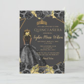 Elegant Black Gold Floral Prinzessin Quinceañera Einladung (Stehend Vorderseite)