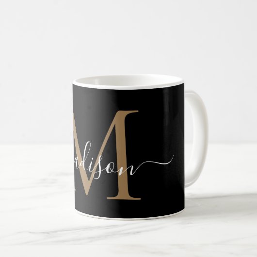 Elegant Black Gold Monogram Girly Script Stilvoll Kaffeetasse (VorderseiteRechts)