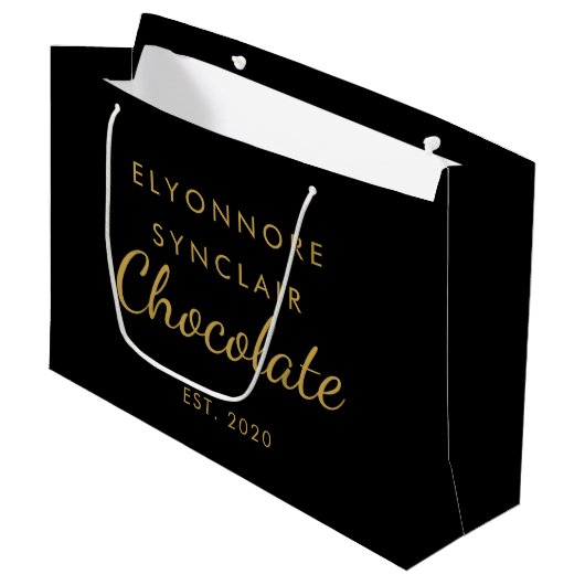 Elegant Black Gold Script Chocolate Große Geschenktüte (Vorderseite Schrägansicht)
