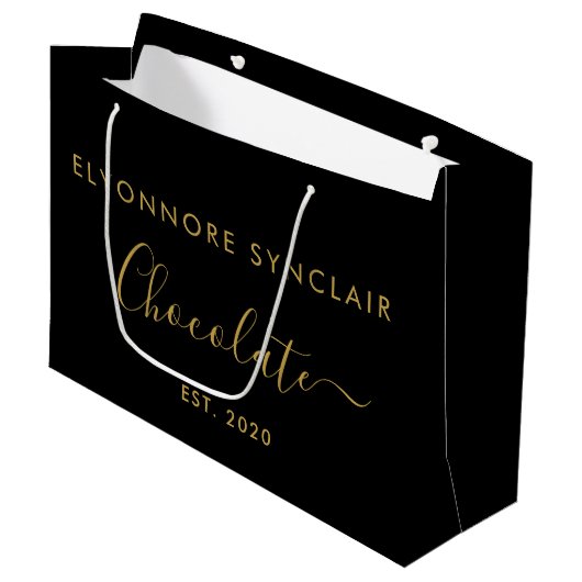 Elegant Black Gold Script Chocolate Große Geschenktüte (Vorderseite Schrägansicht)