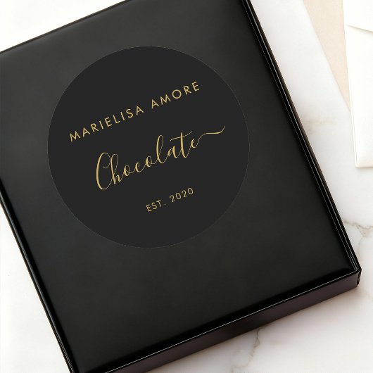 Elegant Black Gold Script Chocolatier Qr Code Runder Aufkleber