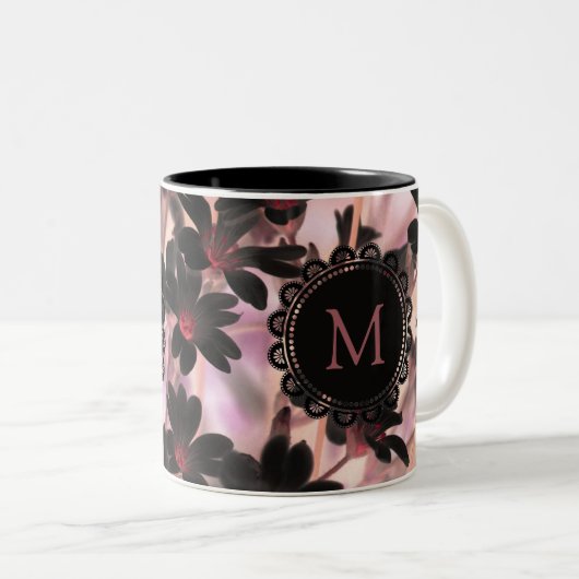 Elegant Black Lilac Flowers Monogram Zweifarbige Tasse (VorderseiteRechts)