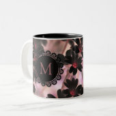 Elegant Black Lilac Flowers Monogram Zweifarbige Tasse (Vorderseite Links)