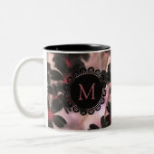 Elegant Black Lilac Flowers Monogram Zweifarbige Tasse (Links)