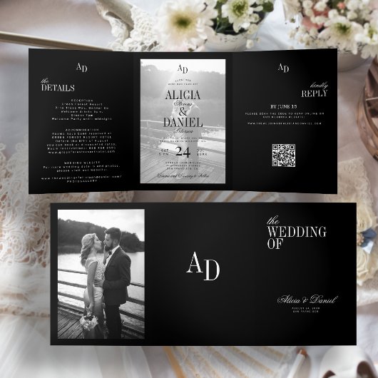 Elegant black wedding photo RSVP QR all in one Dreifach Gefaltete Einladung