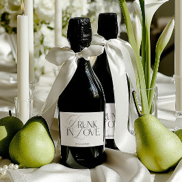 Elegant Black & White Drunk in Love Mini Champagne Schaumweinetikett