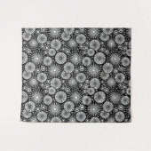 Elegant Black White Geometric Flowers Starburst Wandteppich (Vorderseite (Horizontal))
