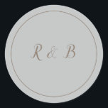 Elegant Blau und Braun Runder Aufkleber<br><div class="desc">Ein eleganter,  blau und braun klassischer Rundaufkleber,  mit dem Sie Ihre Initialen in die Vorlage einfügen können. Mit blauen Hintergrund und braunem Schriftart und Rand,  personalisieren Sie Ihre noch heute!</div>