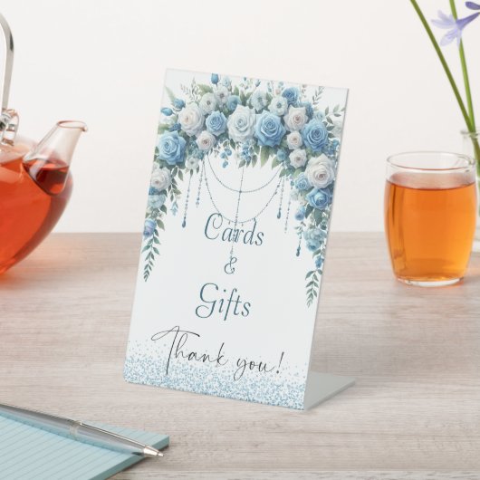 Elegant Blauer Blumenkreuz Sockelschild (In SItu)