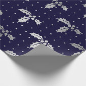 Elegant Blue and Silver Foil Christmas Holly Geschenkpapier (Ecke)