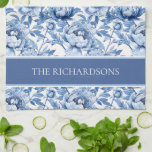 Elegant Blue and White Chinoiserie Floral Pattern Geschirrtuch<br><div class="desc">Elegant Blue and White Chinoiserie Floral Pattern kitchen towel features an elegant all-over botanical pattern inspired by classic chinoiserie artwork, blending detailed blossoms and foliage in soft blue and white tones. The intricate floral illustration creates a timeless, vintage-inspired aesthetic while maintaining a clean and refined look. A coordinating solid blue...</div>