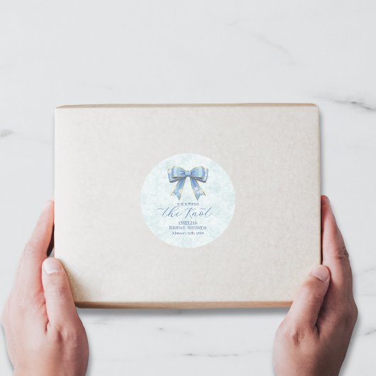Elegant Blue Bow Engagement Party Invitation Runder Aufkleber
