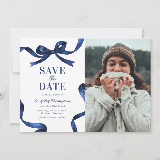Elegant Blue Bow Graduation Save the Date (Vorderseite)