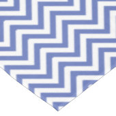 Elegant Blue Chevrons Pattern Tischdecke (Schrägansicht)