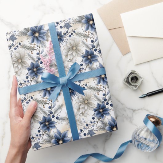 Elegant Blue Christmas Floral Geschenkpapier (Schenken)
