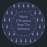 Elegant Blue Christmas Trees and Stars Runder Aufkleber<br><div class="desc">Elegante silberne Weihnachtsbäume auf dunkelblauem Hintergrund umgeben einen sterngekleideten dunkelblauen Ring,  der Ihre individuelle Botschaft umrahmt.</div>